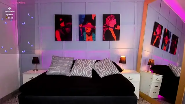 Snapshot of Elizabeth_Santos chatting on 11/22/25, 04:11 Elizabeth Santos online show from 11/22/25, 04:11