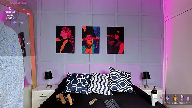 Snapshot of Elizabeth_Santos chatting on 12/16/25, 01:43 Elizabeth Santos online show from 12/16/25, 01:43