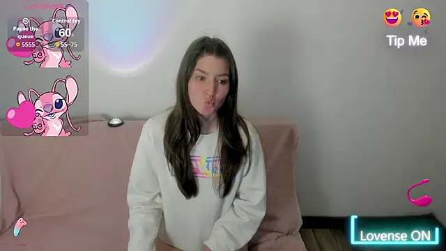 Snapshot of Tesa_cute chatting on 10/15/25, 10:43 Tesa cute online show from 10/15/25, 10:43