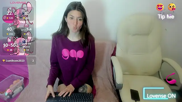 Snapshot of Tesa_cute chatting on 10/22/25, 02:45 Tesa cute online show from 10/22/25, 02:45