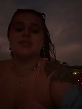 evy orange1 online show from 10/26/25, 11:20