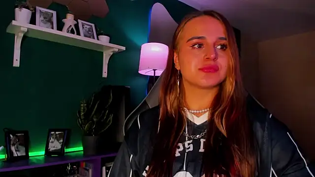 evy orange1 online show from 06/01/26, 01:40