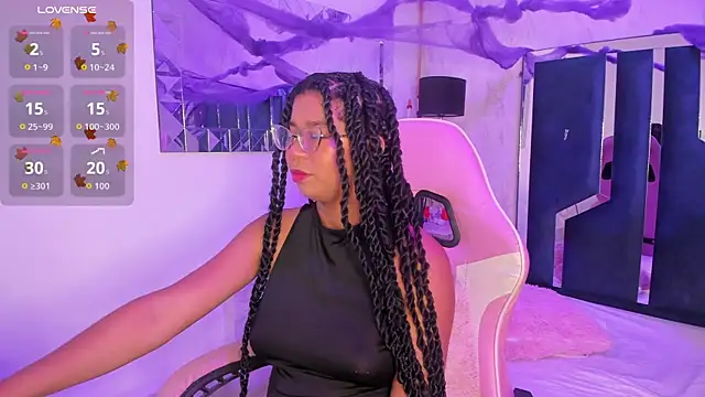 Snapshot of MilaHall_ chatting on 10/28/25, 03:54 MilaHall online show from 10/28/25, 03:54