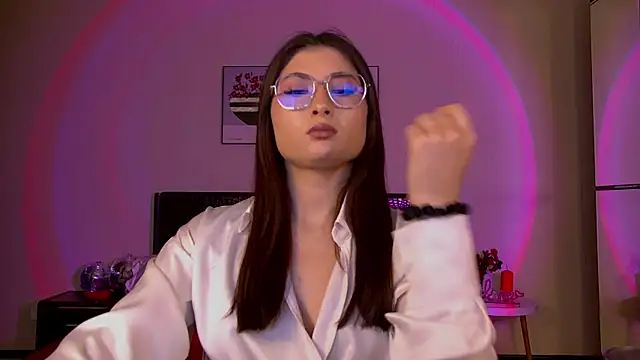 Snapshot of MonicaThompson chatting on 02/02/25, 08:30 MonicaThompson online show from 02/02/25, 08:30