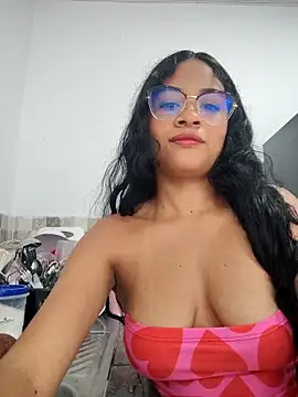 Snapshot of DAFNNEE_ROSS chatting on 10/27/25, 03:38 DAFNNEE ROSS online show from 10/27/25, 03:38