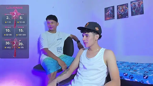 Snapshot of Alexander_and_Xiao chatting on 06/19/26, 12:04 Alexander and Xiao online show from 06/19/26, 12:04