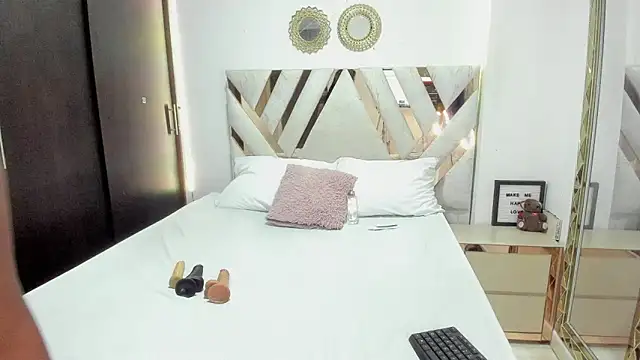 Snapshot of KriisvanyLeroy chatting on 12/04/25, 08:17 KriisvanyLeroy online show from 12/04/25, 08:17