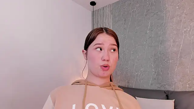 Roxie-Summers11 online show from 12/30/24, 06:05