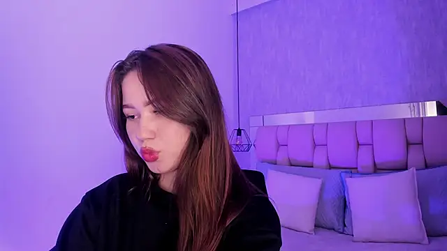 Roxie-Summers11 online show from 02/14/25, 07:33