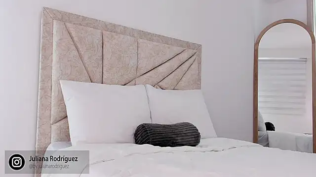 Julifoxx online show from 10/20/25, 09:15