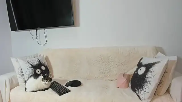 Snapshot of Emma_Jnes chatting on 02/26/25, 09:37 Emma Jnes online show from 02/26/25, 09:37