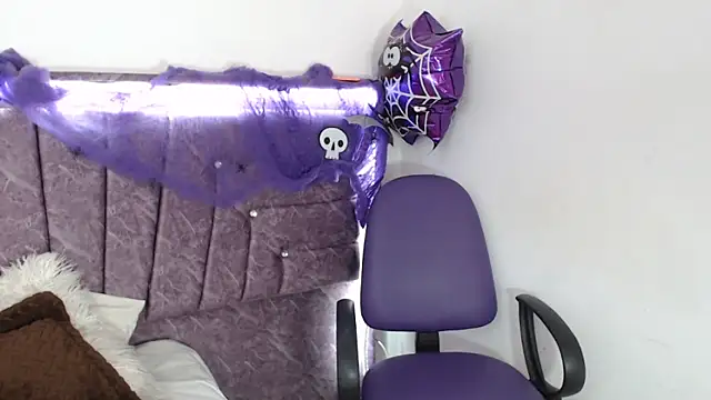 Penelope Fox14 online show from 10/25/25, 01:18