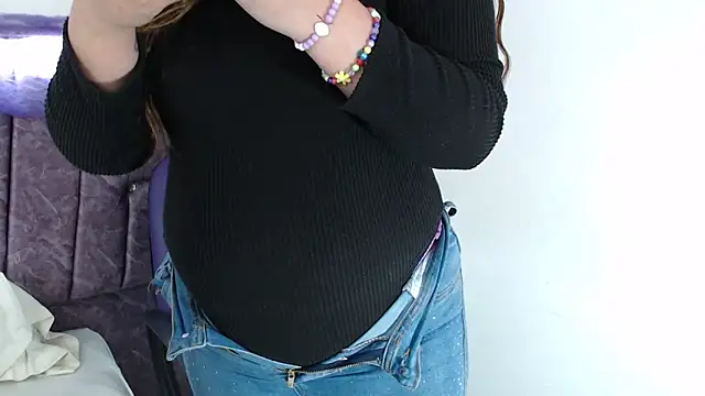 Penelope Fox14 online show from 10/31/25, 01:23