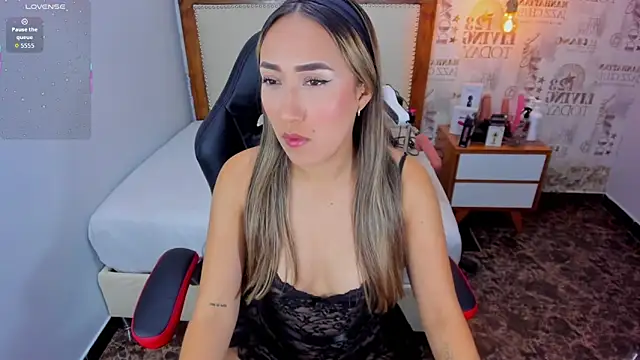Snapshot of CAMILAGRAY chatting on 05/15/26, 07:21 CAMILAGRAY online show from 05/15/26, 07:21