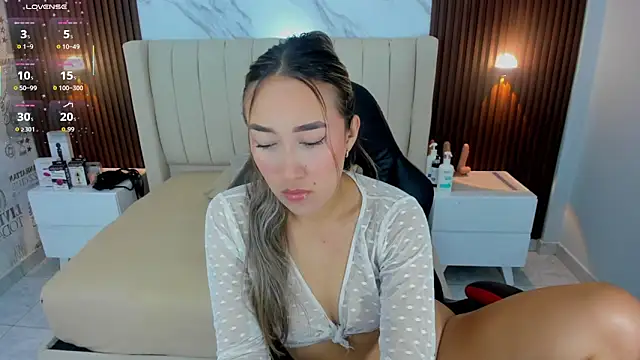 Snapshot of CAMILAGRAY chatting on 05/29/26, 12:25 CAMILAGRAY online show from 05/29/26, 12:25