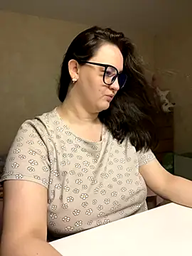 Snapshot of hungry1bunny chatting on 11/07/25, 05:02 hungry1bunny online show from 11/07/25, 05:02