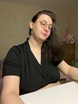 Snapshot of hungry1bunny chatting on 11/09/25, 05:00 hungry1bunny online show from 11/09/25, 05:00