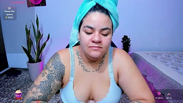 Snapshot of Sharon_hils chatting on 05/05/26, 02:25 Sharon hils online show from 05/05/26, 02:25