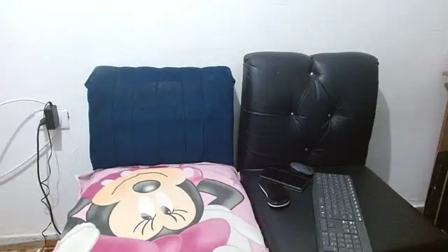 Snapshot of charlotte_slut chatting on 11/29/25, 06:27 charlotte slut online show from 11/29/25, 06:27