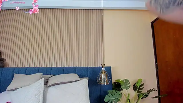 kathecute   online show from 11/21/25, 01:37