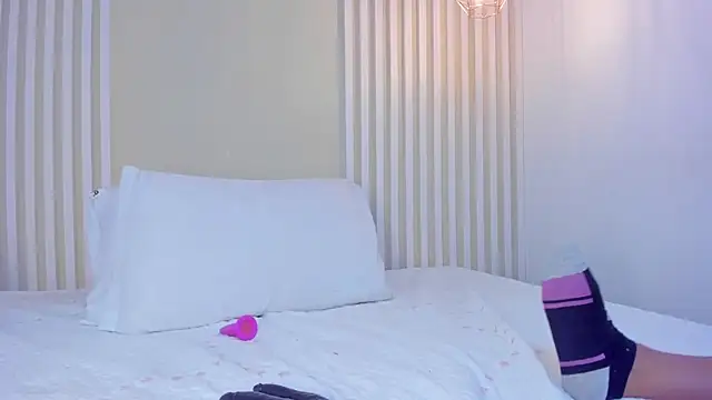 annawelk  online show from 12/14/24, 05:03