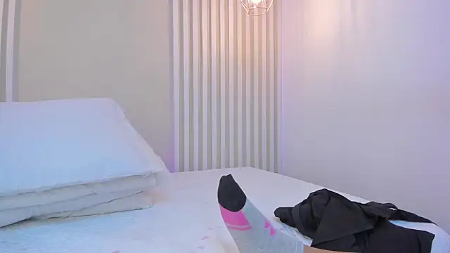 annawelk  online show from 12/18/24, 01:56