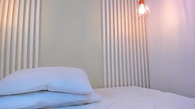 annawelk  online show from 01/13/25, 01:17