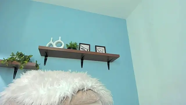 annawelk  online show from 10/06/25, 12:46