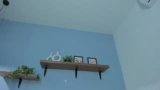 annawelk  online show from 10/09/25, 12:14