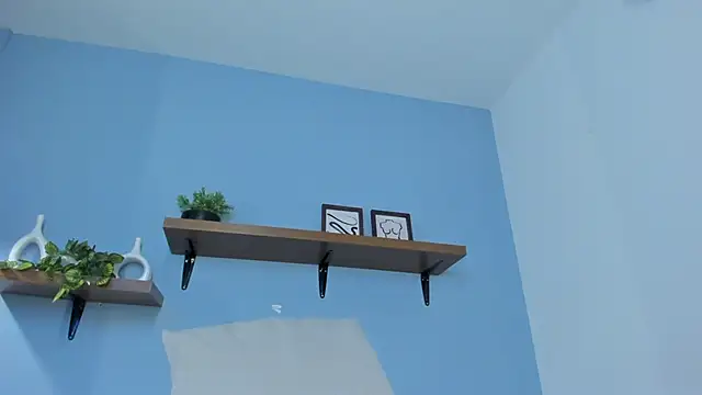 annawelk  online show from 10/27/25, 12:42