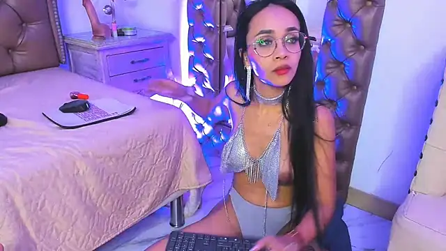 Snapshot of SamanthaFerrer__ chatting on 01/05/25, 12:52 SamanthaFerrer   online show from 01/05/25, 12:52