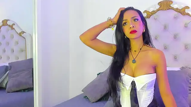 SamanthaFerrer   online show from 11/23/25, 12:05