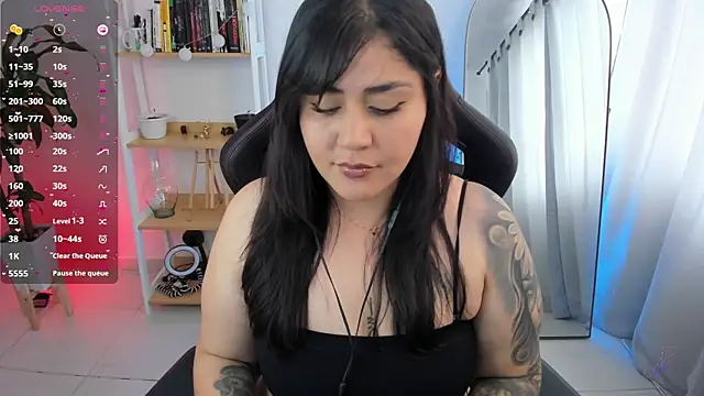 Snapshot of GretaX-X chatting on 12/20/25, 07:21 GretaX-X online show from 12/20/25, 07:21