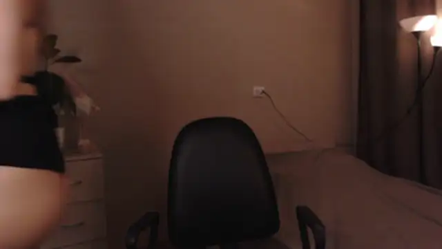 SarahSweetie online show from 11/18/25, 04:11