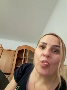 Malichkaanna30 online show from 12/15/24, 01:00