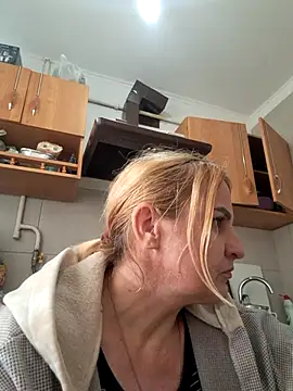 Malichkaanna30 online show from 09/17/25, 02:30