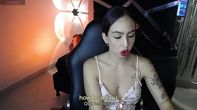 Snapshot of scarlett_buttock chatting on 01/18/25, 12:57 scarlett buttock online show from 01/18/25, 12:57