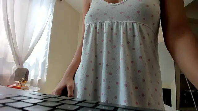 evely coelloo online show from 11/25/25, 03:56