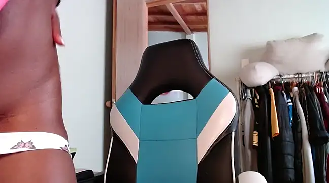 Kalua Brown online show from 03/03/25, 06:44