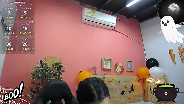 Snapshot of scarlet-foox chatting on 10/26/25, 01:50 scarlet-foox online show from 10/26/25, 01:50