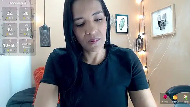 Snapshot of scarlet-foox chatting on 10/28/25, 01:14 scarlet-foox online show from 10/28/25, 01:14