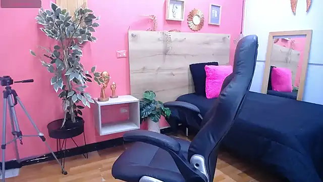 Snapshot of scarlet-foox chatting on 11/19/25, 02:50 scarlet-foox online show from 11/19/25, 02:50