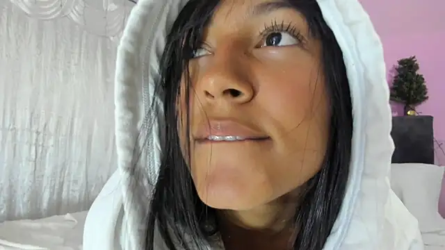 Snapshot of kitty_myers chatting on 12/15/24, 02:30 kitty myers online show from 12/15/24, 02:30