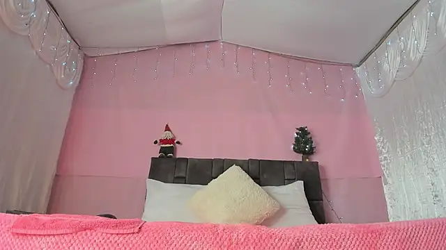 Snapshot of kitty_myers chatting on 12/20/24, 01:11 kitty myers online show from 12/20/24, 01:11