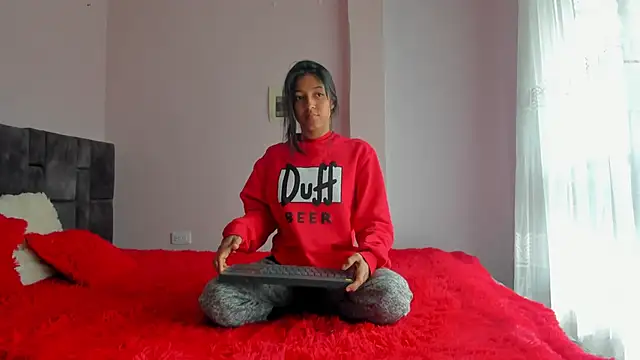 Snapshot of kitty_myers chatting on 03/18/25, 01:53 kitty myers online show from 03/18/25, 01:53