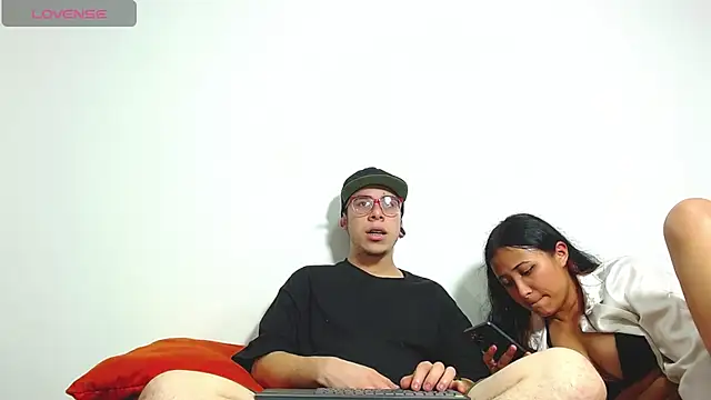 Snapshot of Hot_Teens69 chatting on 12/14/24, 02:12 Hot Teens69 online show from 12/14/24, 02:12