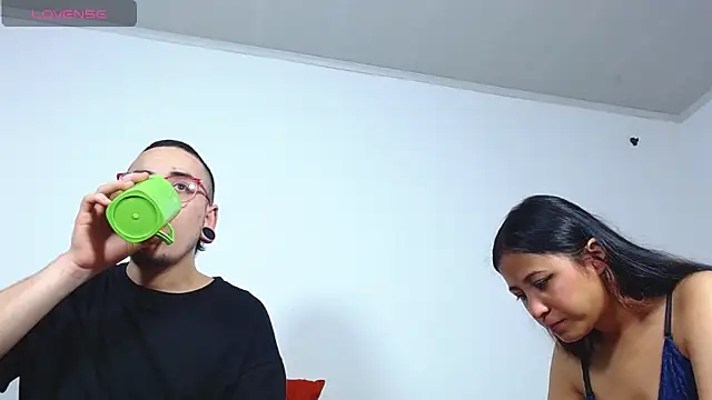 Snapshot of Hot_Teens69 chatting on 12/27/24, 09:54 Hot Teens69 online show from 12/27/24, 09:54