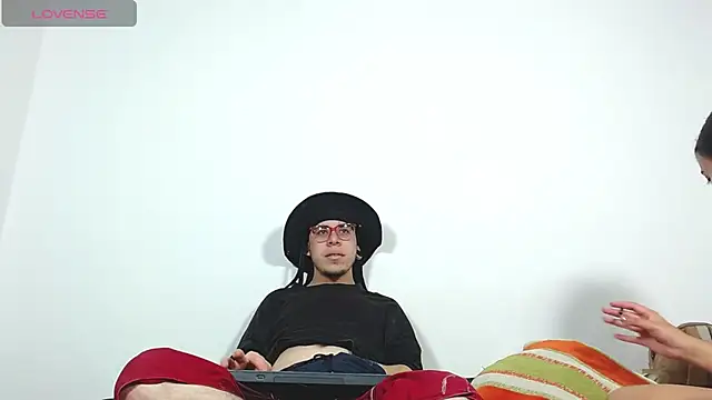 Snapshot of Hot_Teens69 chatting on 12/28/24, 11:05 Hot Teens69 online show from 12/28/24, 11:05