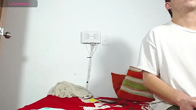 Snapshot of Hot_Teens69 chatting on 01/21/25, 08:43 Hot Teens69 online show from 01/21/25, 08:43