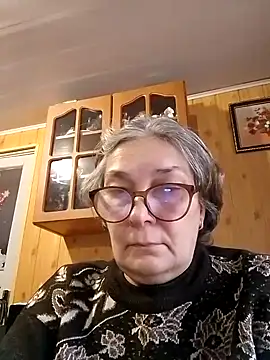 Snapshot of IrinaSweet54 chatting on 12/17/24, 10:23 IrinaSweet54 online show from 12/17/24, 10:23